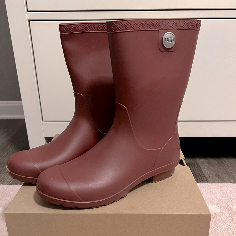 BARELY WORN Women’s Ugg Sienna Matte rain boot Sz 8
